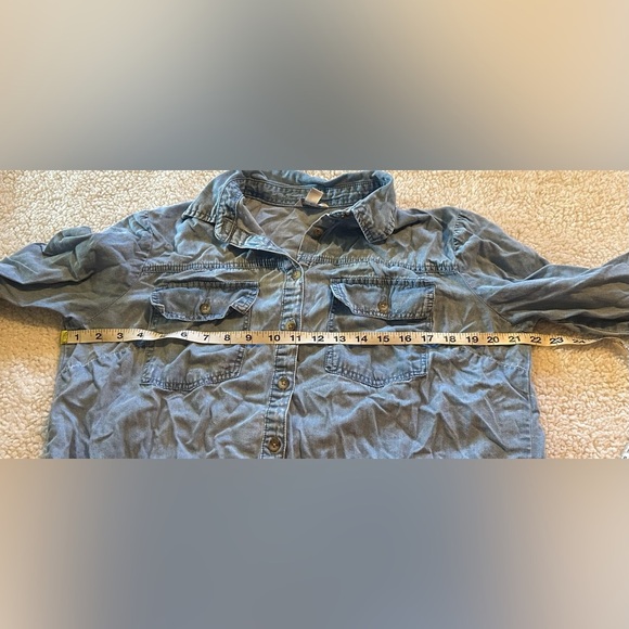 Cato Women’s Long Sleeve Blue Denim Button Down Shirt size Small Distressed - Picture 7 of 15